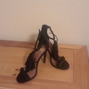 Black heels shoes size 8.5
